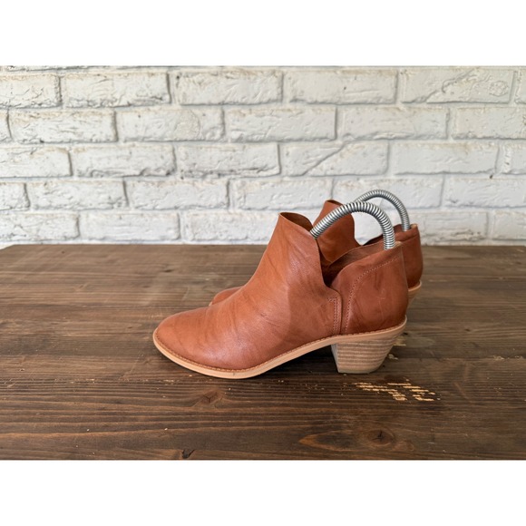 Kelsi Dagger Brown Leather Ankle Boots Size 7.5 Heeled Booties Women's Shoes - Picture 1 of 10